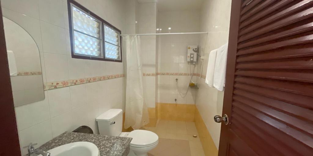 Yellow Tique Hotel photo 3