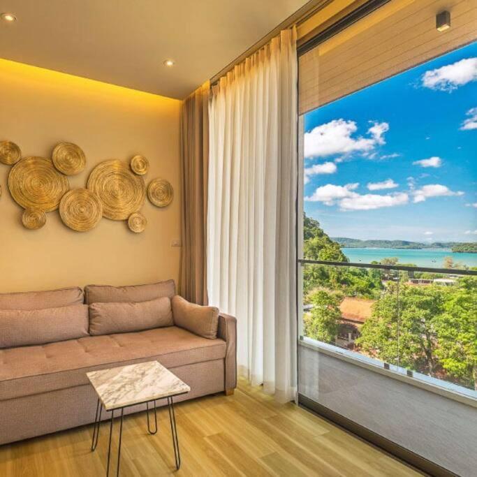 Stunning sea view apartment with pool — photo 1