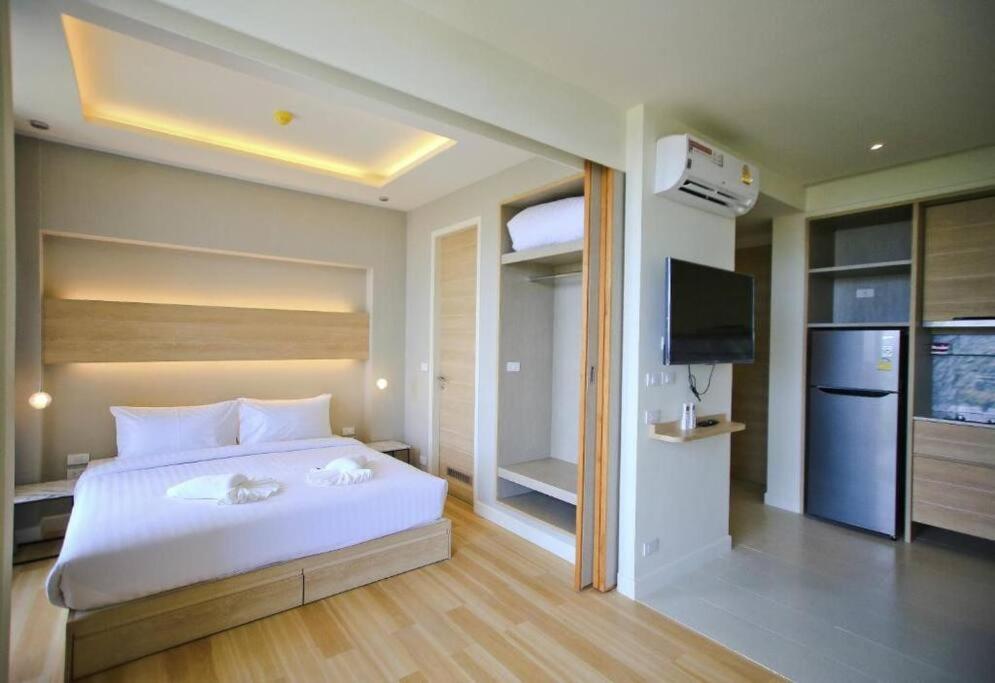 Stunning sea view apartment with pool photo 2