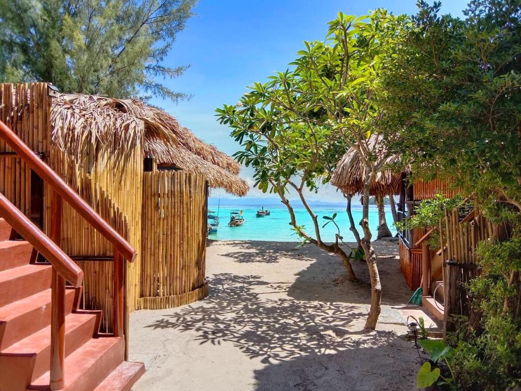 Sea To Moon Lipe — photo 1