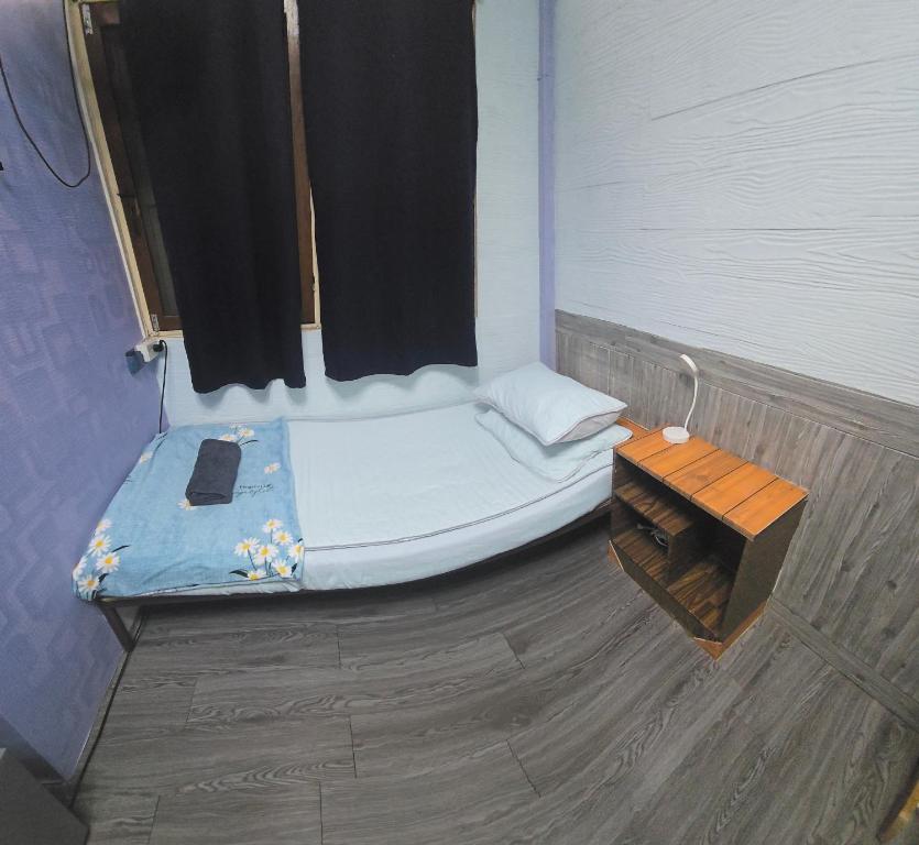 204 Olan Place Spacious Studio with fan and Wi-fi near BTS Skytrain — photo 1