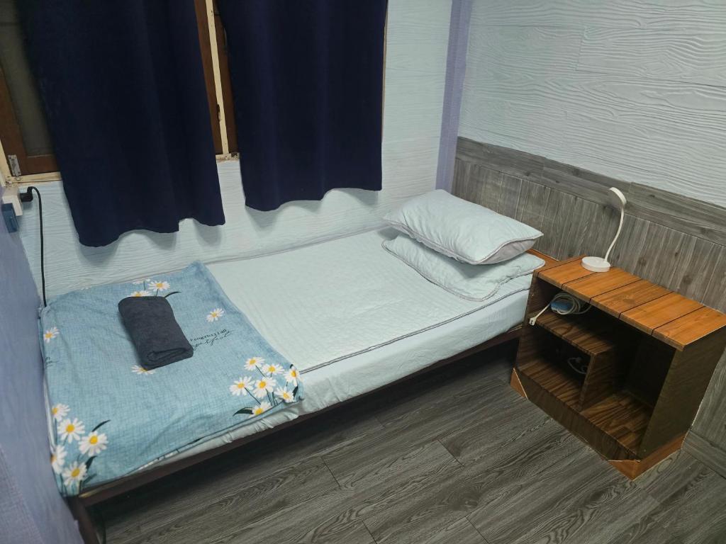 204 Olan Place Spacious Studio with fan and Wi-fi near BTS Skytrain photo 2