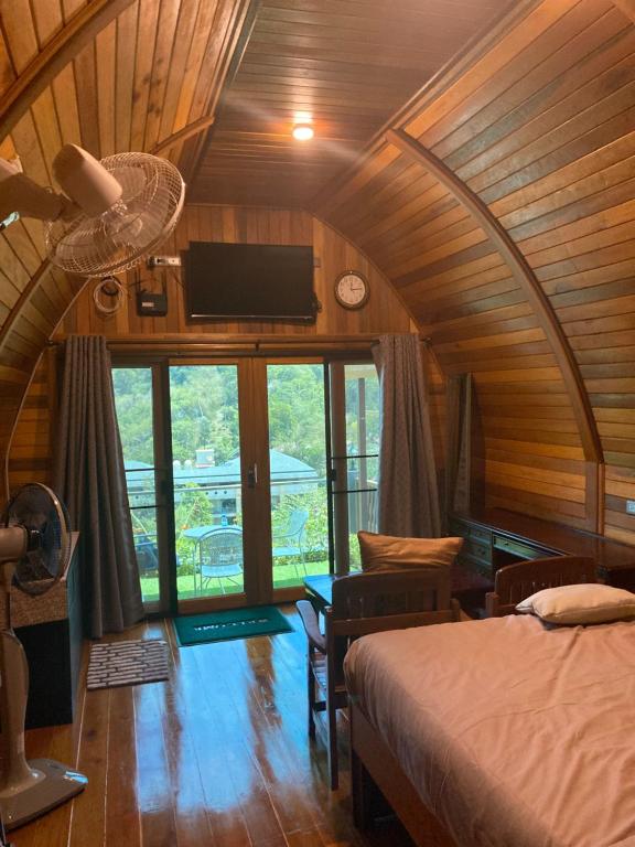 Seaview Eagles Nest Cabins photo 2