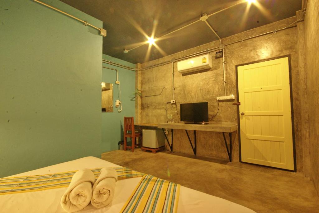 Seabox Khaolak Hostel photo 2