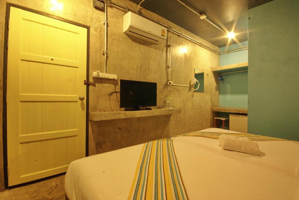 Seabox Khaolak Hostel photo 3