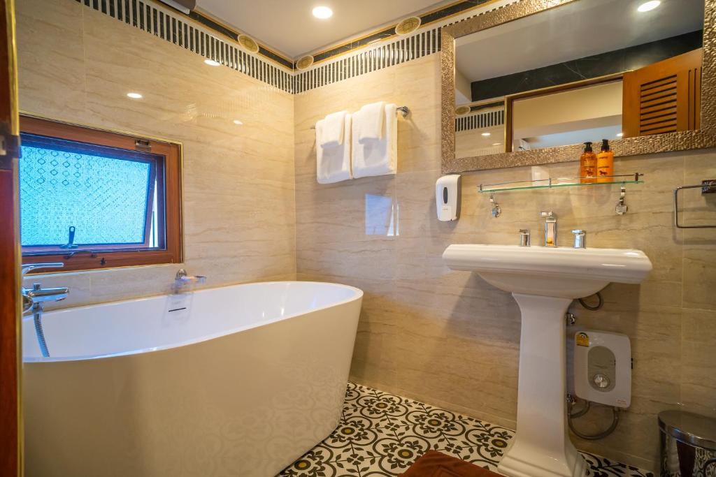 Siri Nakornpink Chiang Mai Hotel SHA Plus photo 3