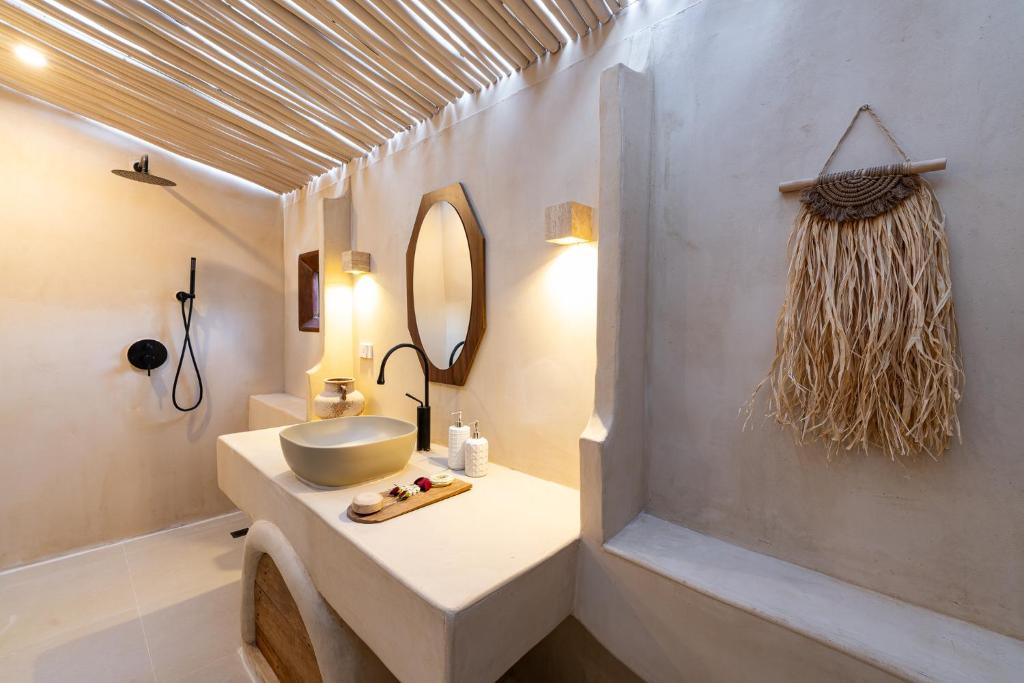 TANPURI Watket - 8-Bedrooms Villa with Private Pool in the Old Town City - PRIME LOCATION photo 3