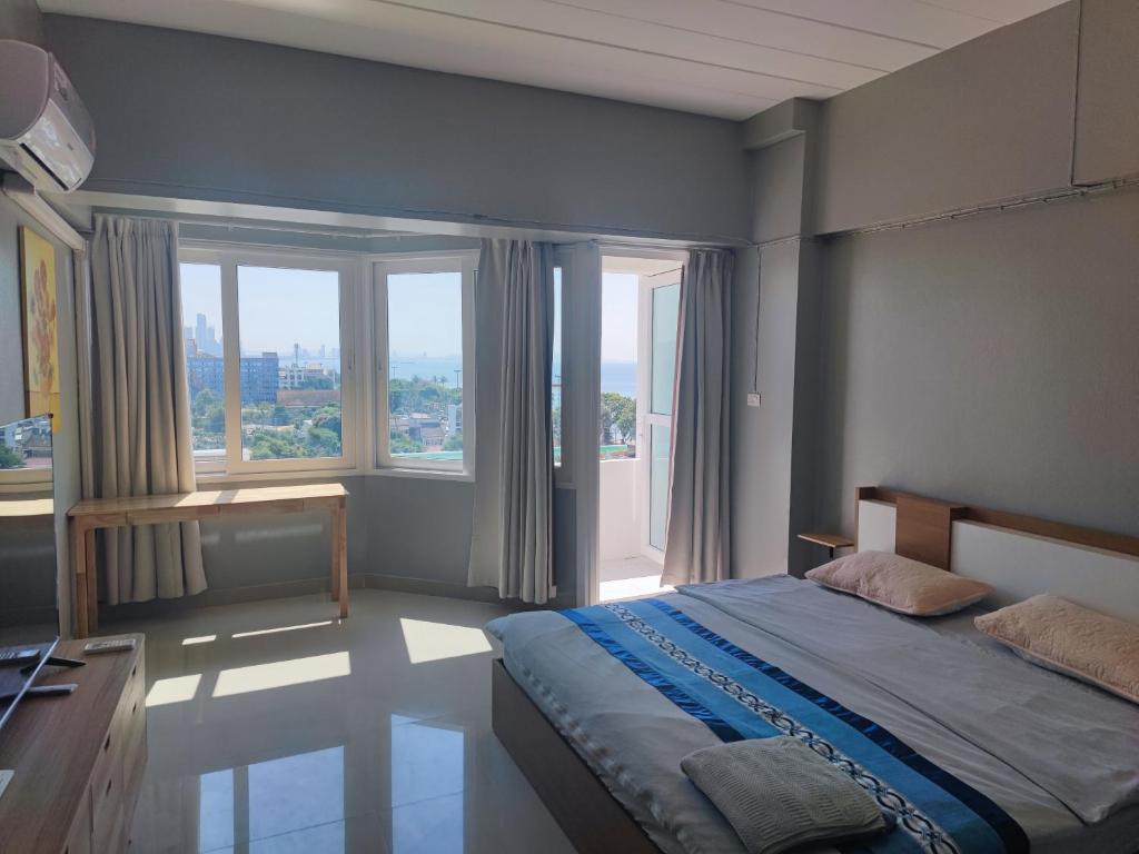 30m beachfront Seaview Jomtien beach high level seaside Thiantong condo photo 2