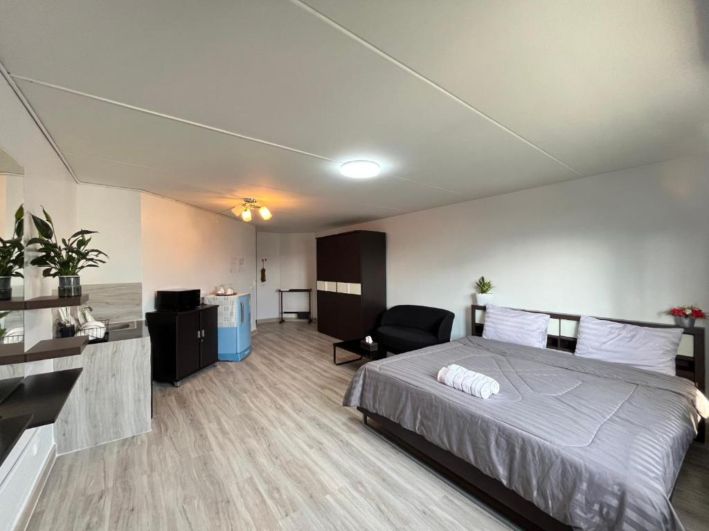 T12 Popular Condo By : hunnity photo 2