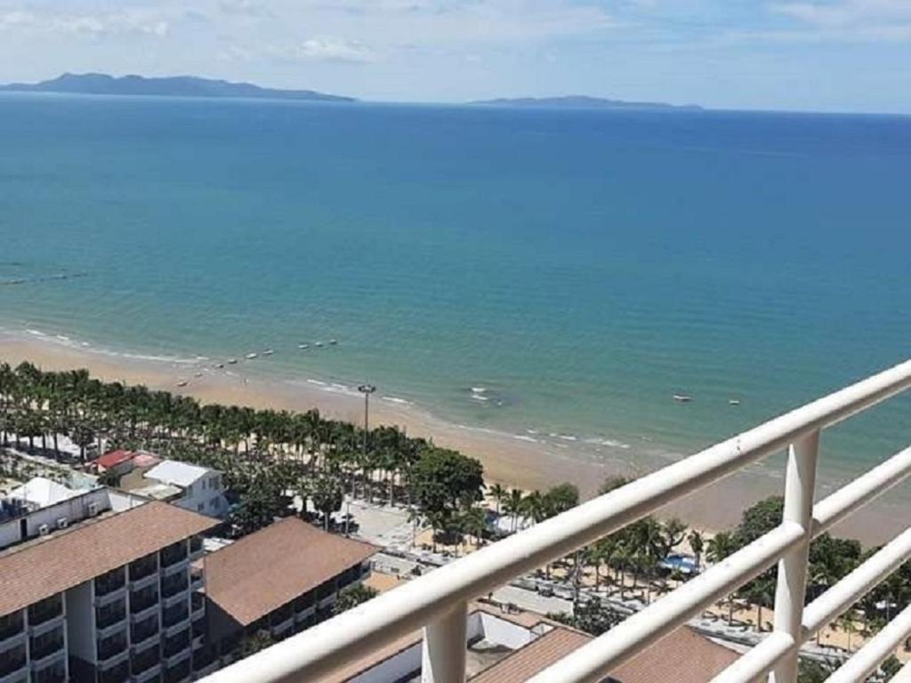 View Talay 5C Top Floor Apartment Jomtien Beach — photo 1