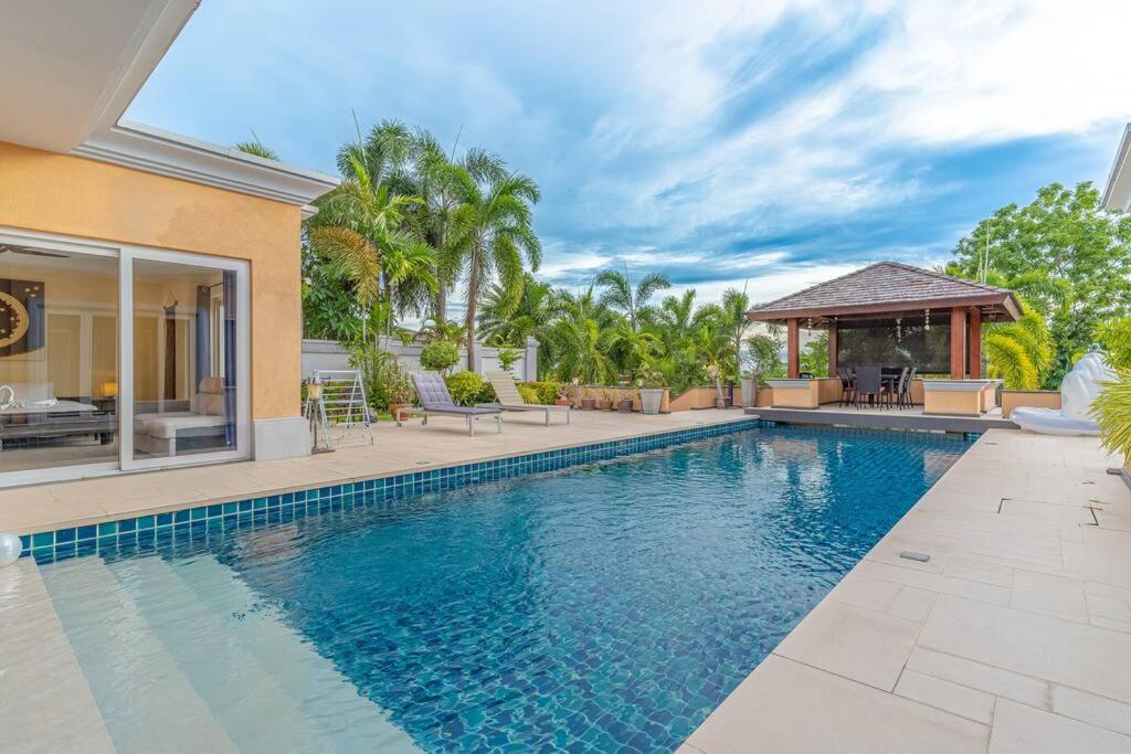 Pattaya Luxury 4BR Pool Villa-BBQ — photo 1