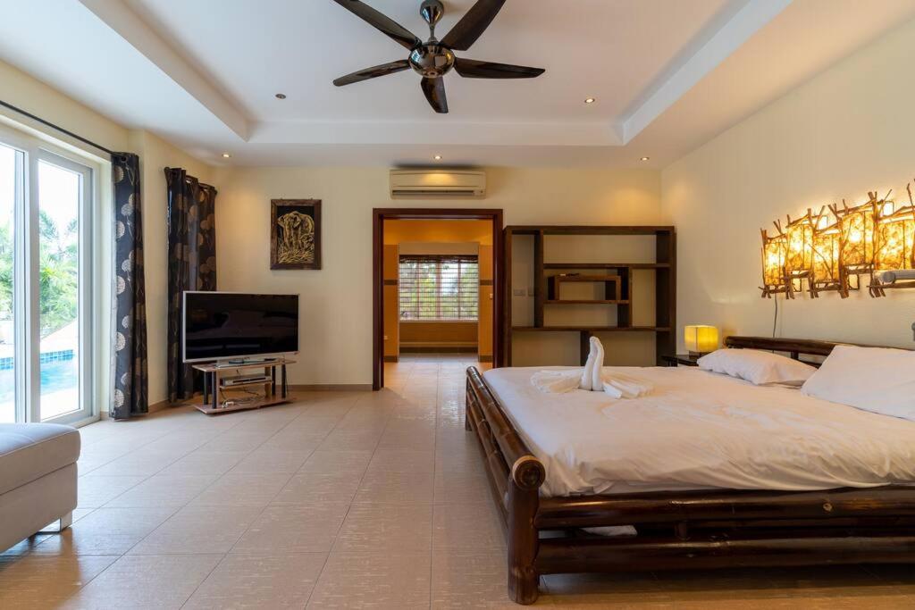 Pattaya Luxury 4BR Pool Villa-BBQ photo 2