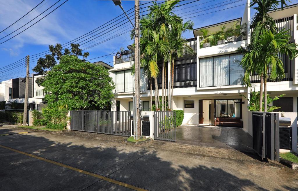 3bdr Townhouse Laguna Park by CapitalPro 131 — photo 1