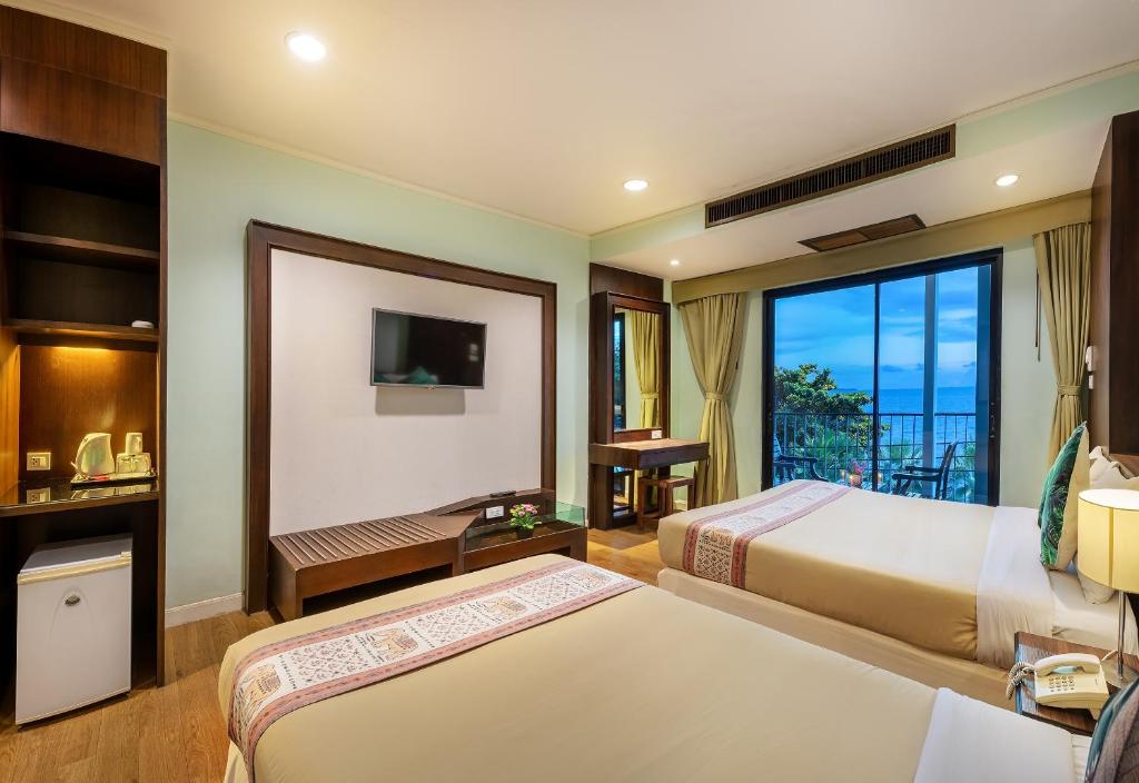 The Jomtien Twelve photo 2