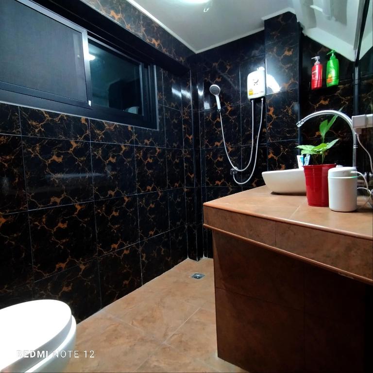 CHILLI's Homes2 photo 3