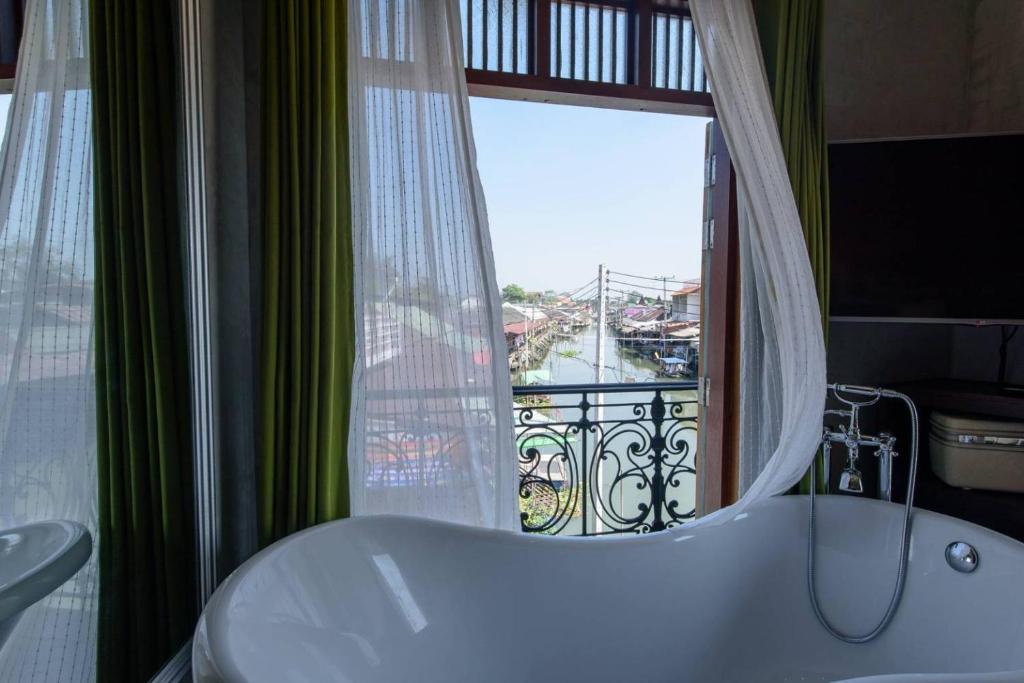 RoomQuest Rimrabeang at Amphawa photo 3