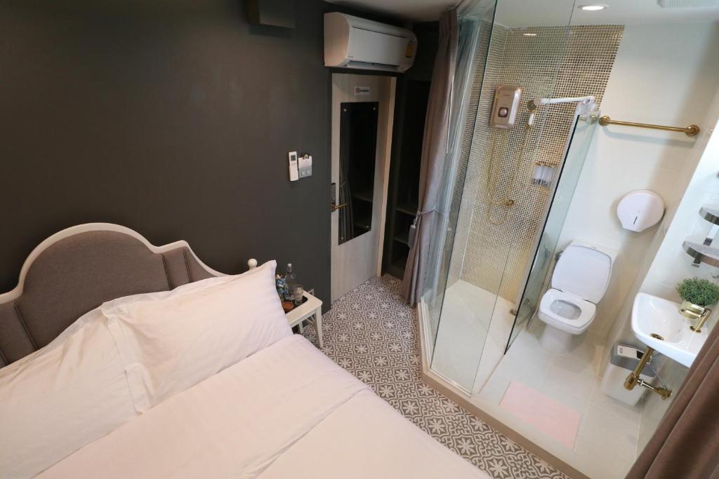 The LOL Elephant Hostel photo 3