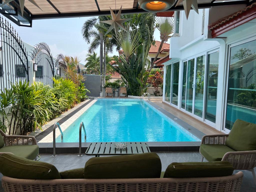 White Moonlight Pool Villa photo 3