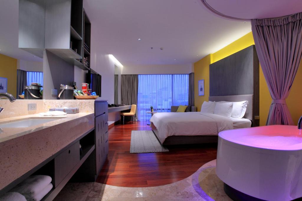 LiT BANGKOK Hotel — photo 1