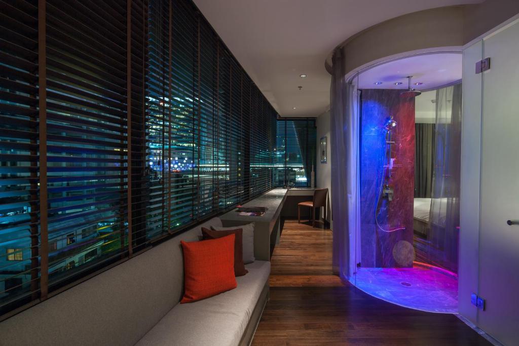 LiT BANGKOK Hotel photo 2