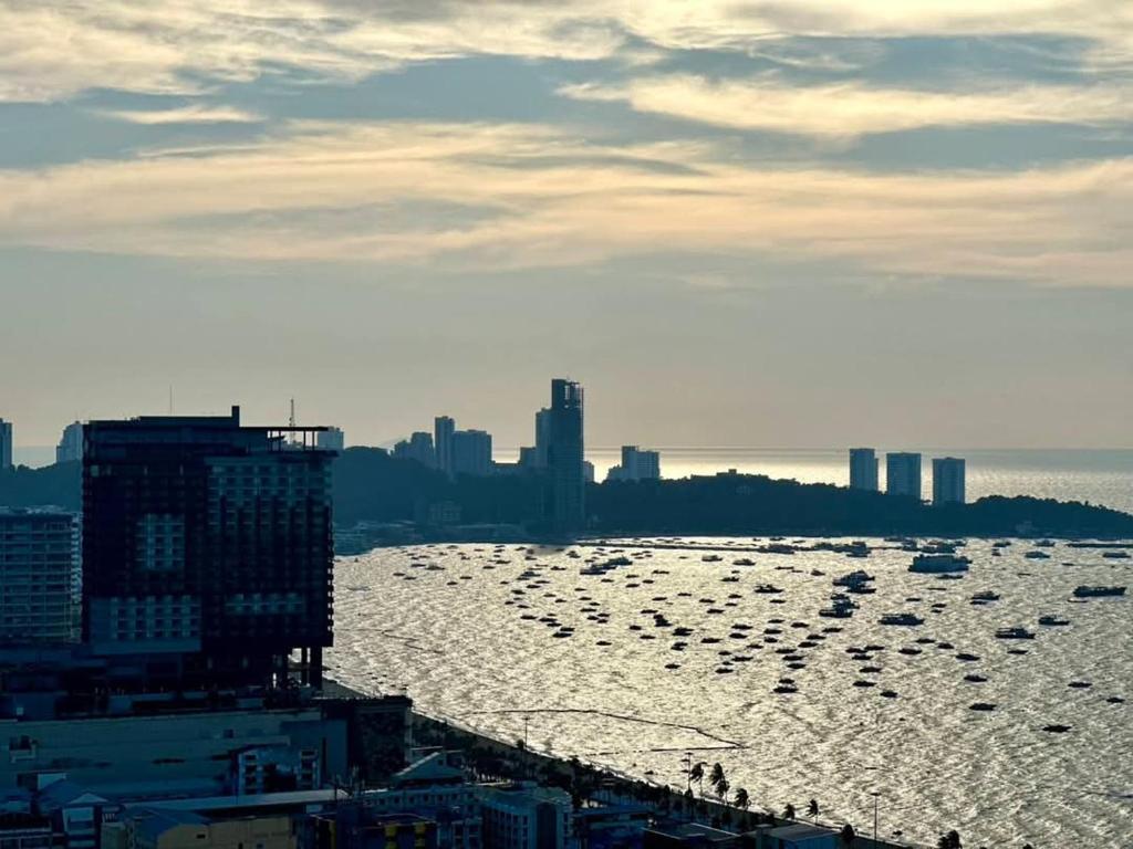 Seaview Condo The scenery is beautiful — photo 1