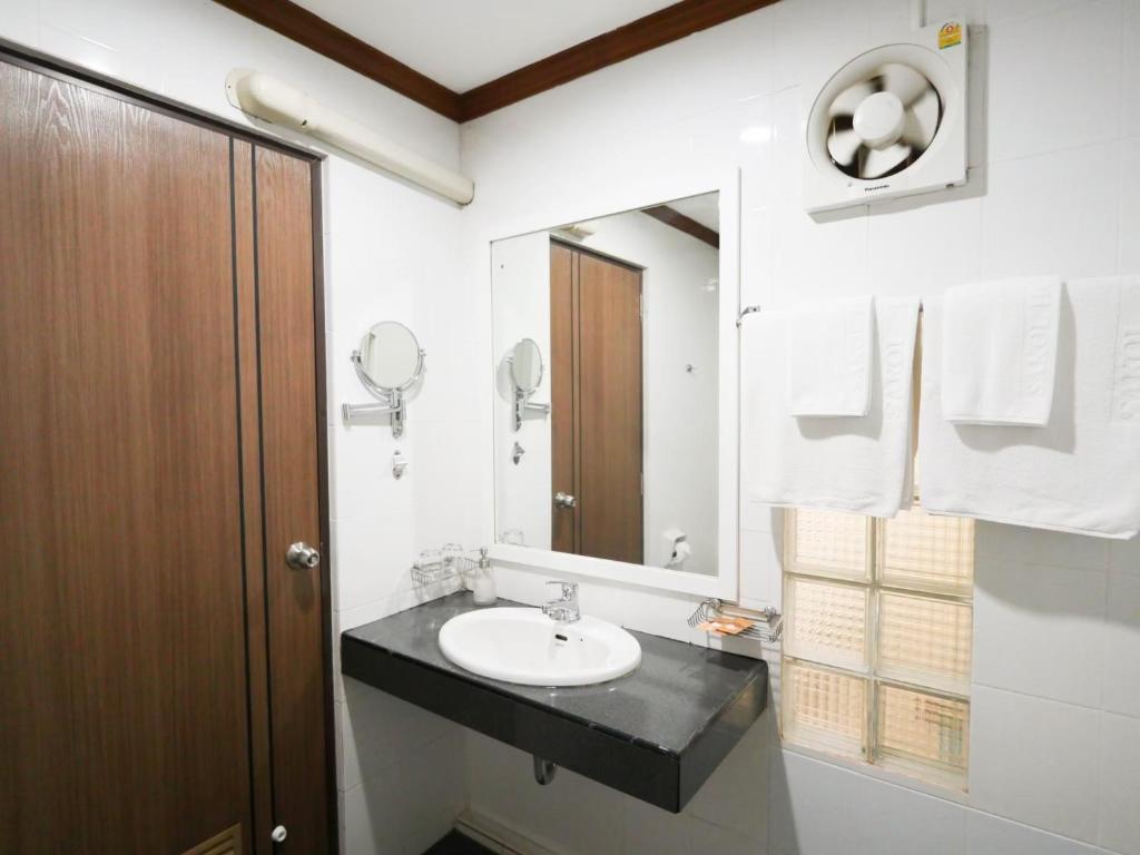 Sakol Hotel photo 3
