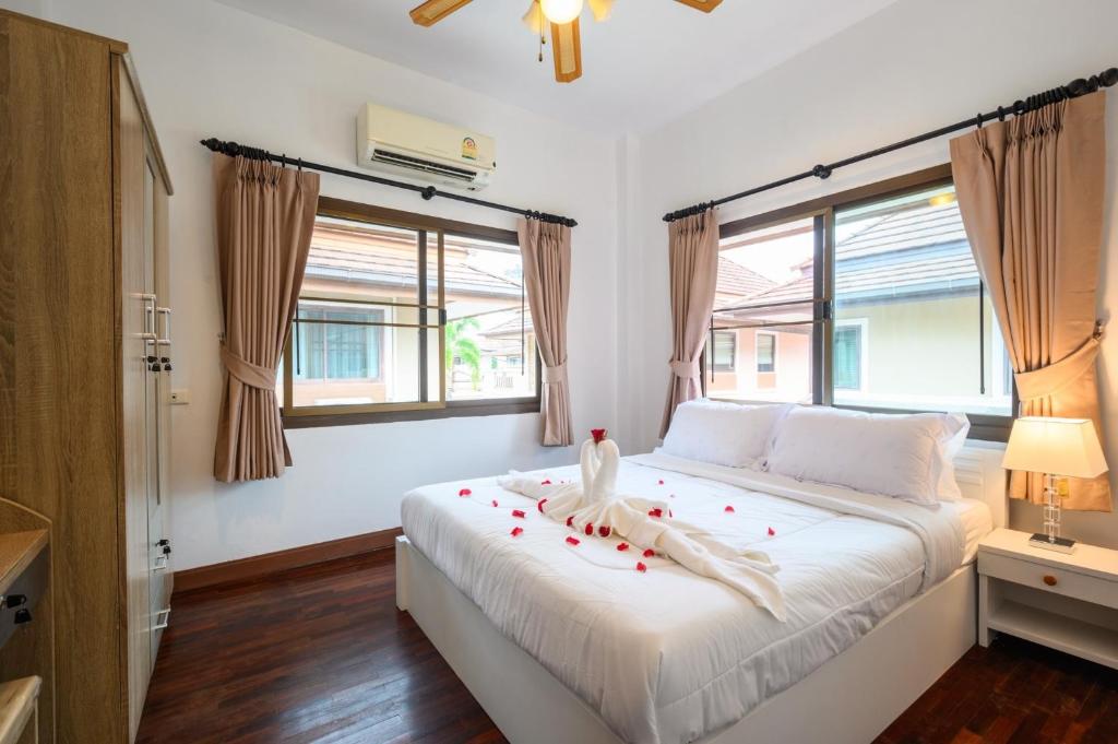 San pool villa photo 2