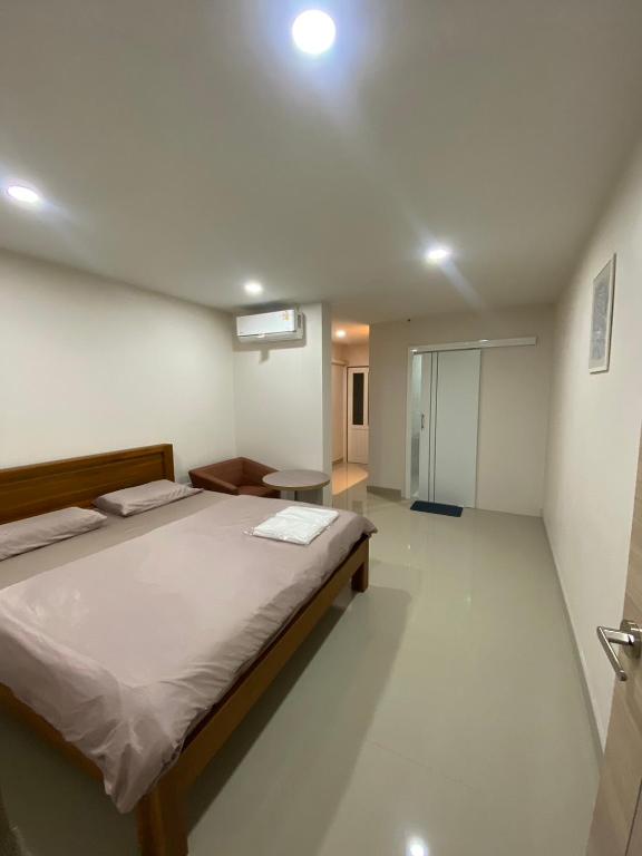 TKH The Bed photo 2