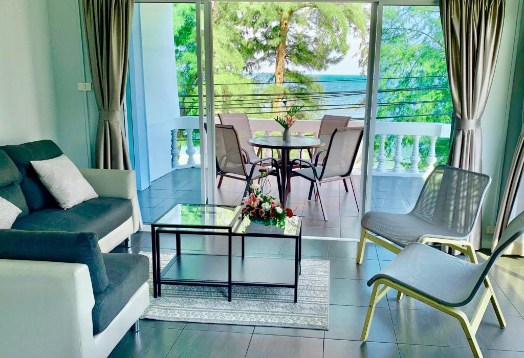 THE BEACH CHA AM Suites — photo 1