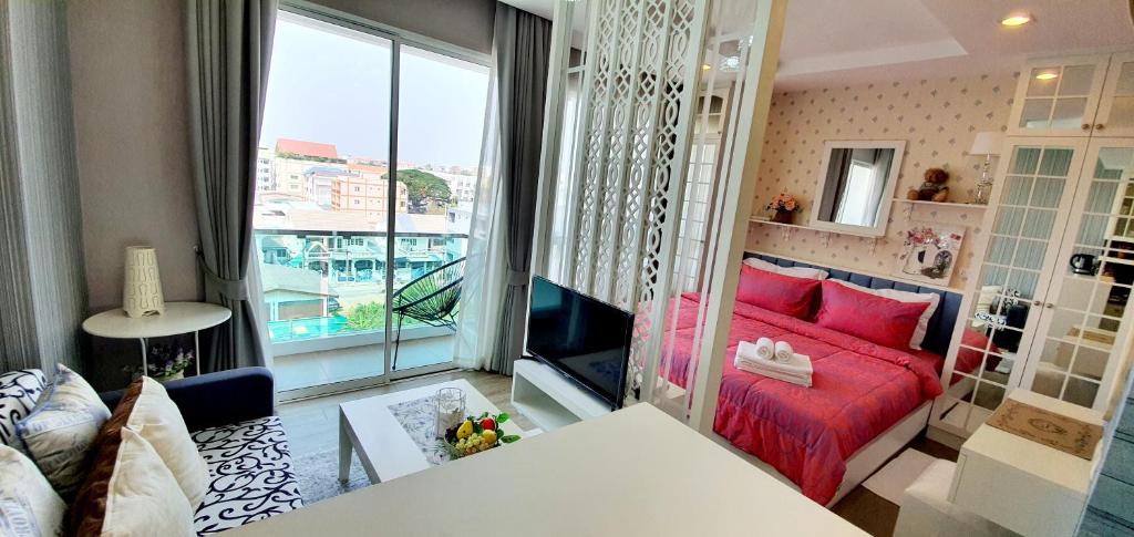 Sweet Seaview flr6 with toproop pool flr7 at The BluX Bangsaen photo 2