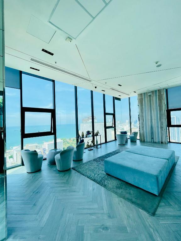 The base Central 466 by Numam photo 2