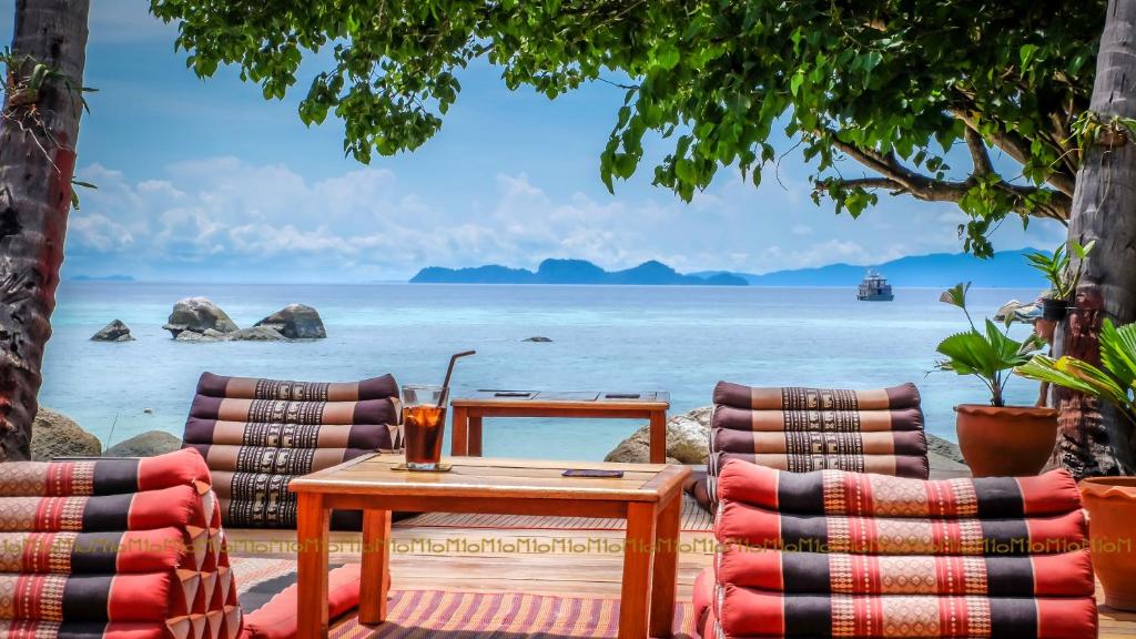 Ten Moons Lipe Resort — photo 1