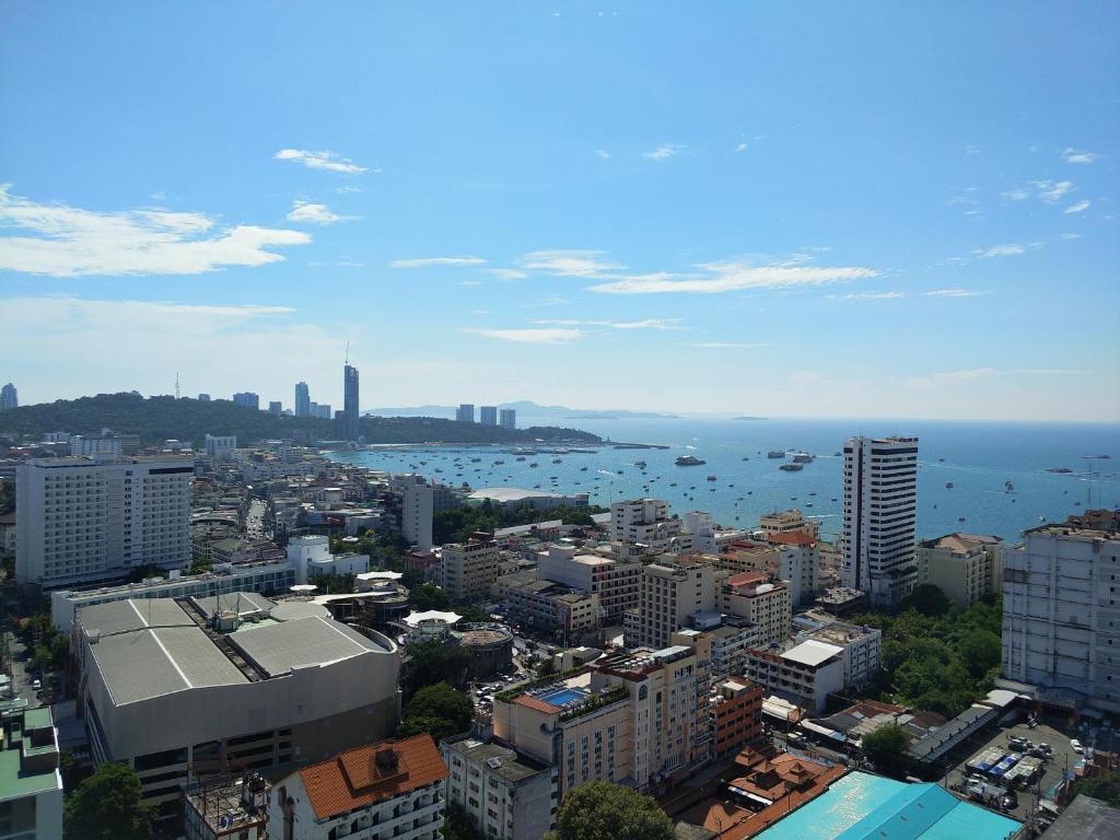 The Base Pattaya 芭提雅基地公寓 — photo 1