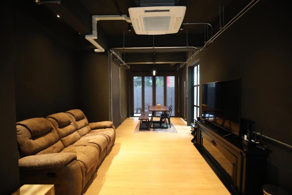 Chic Ekkamai Escape Near BTS — photo 1