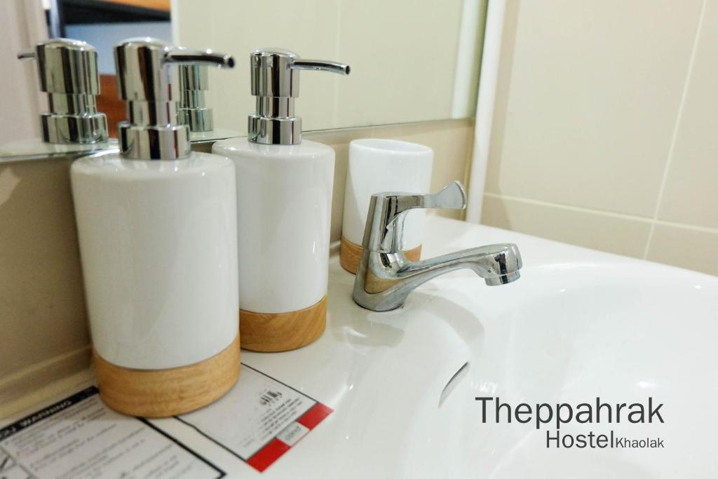 Theppahrak Hostel Khaolak photo 3