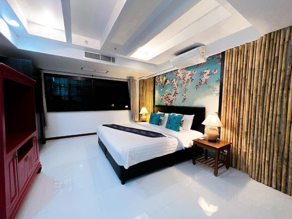 The Sands 3 Bedrooms Beachside Apartment in Naiharn photo 2