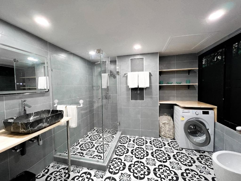 The Sands 3 Bedrooms Beachside Apartment in Naiharn photo 3