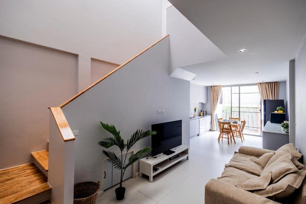 SPACIOUS AND BRIGHT 2BR TownHouse7 MonkeyHill photo 3