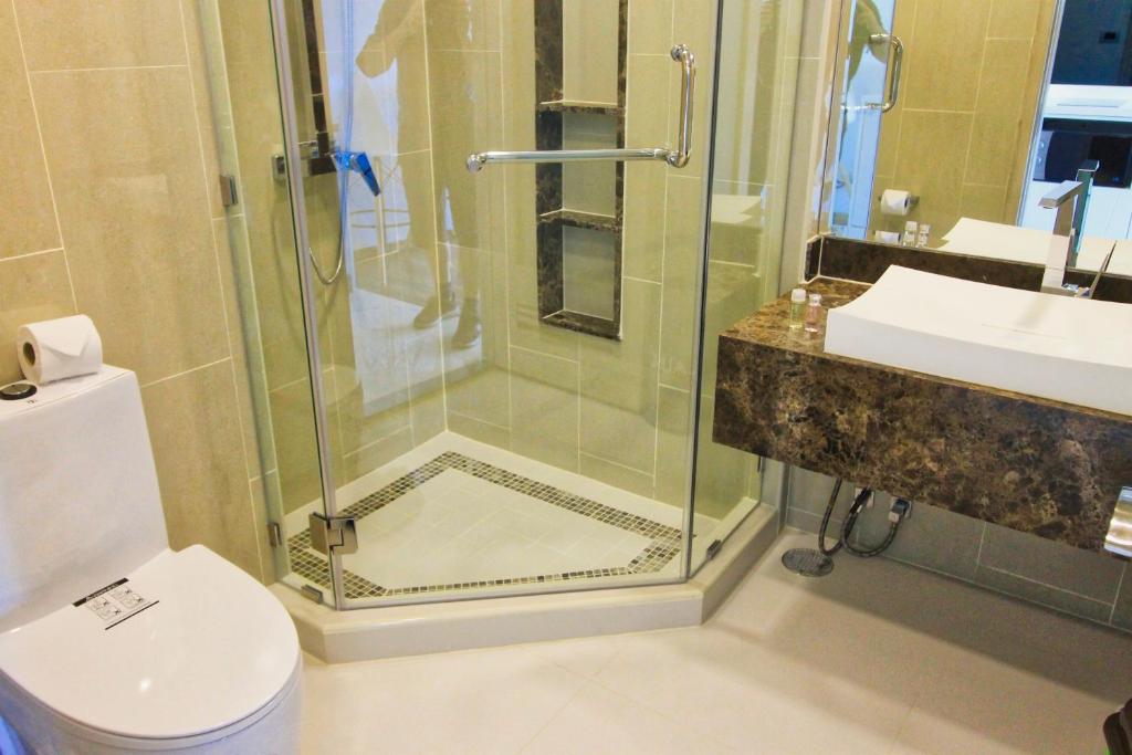 The Peak Towers - Luxury High Floor Ocean View - 2 Pools & Gym photo 3