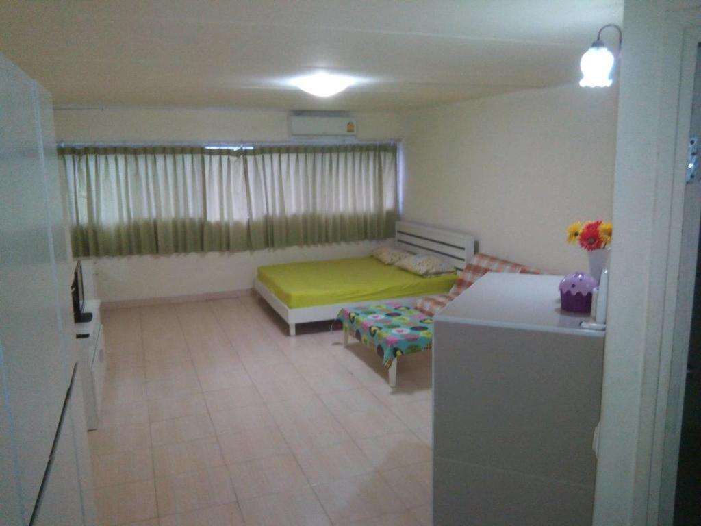 Impact Don Mueang Bangkok Guest House For 3 Pax photo 2