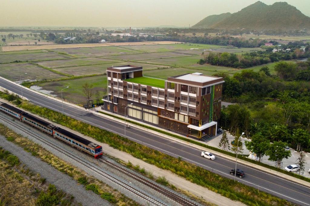 YSW Hotel Lopburi photo 2
