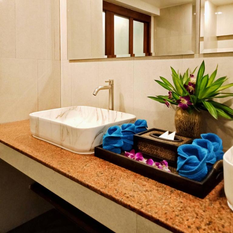 Orange palm pool villa photo 3