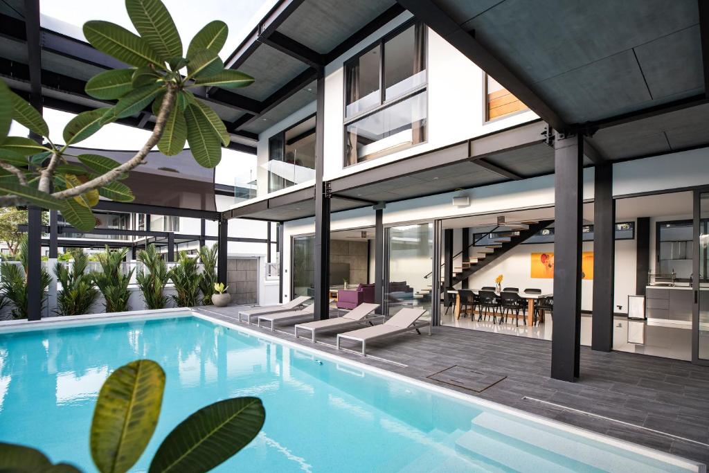 Loft-Style Hyper Modern 4Br Villa Sunset garden 6 with 12x5m Salt Pool photo 2