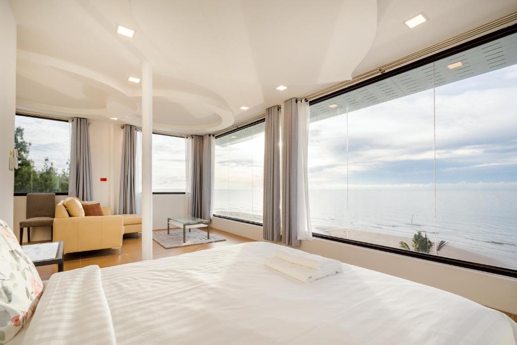 TERMSUK EXCLUSIVE BEACHFRONT VILLAS CHA-AM photo 2