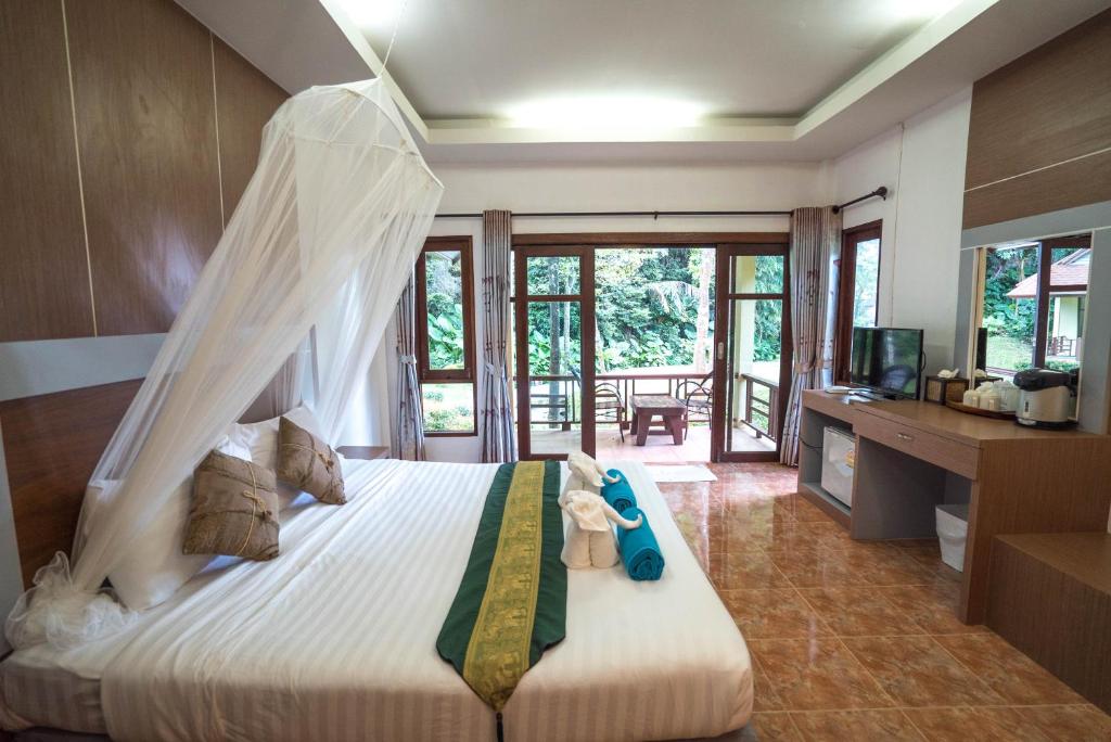 Tonsai Bay Resort photo 2