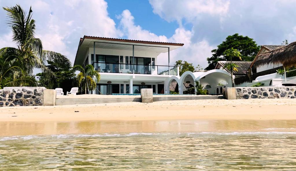 The White House Beach Apartments Koh Phangan photo 2