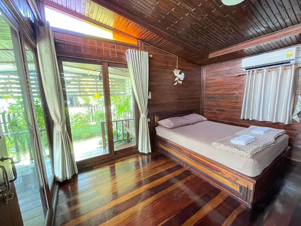Ruen Orathai Resort photo 2