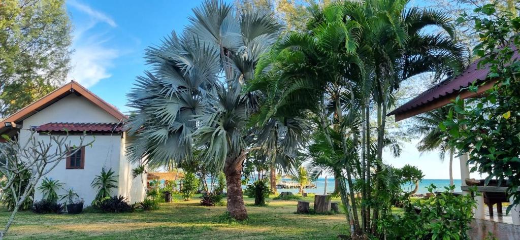 TK Beach Resort Koh Mak — photo 1
