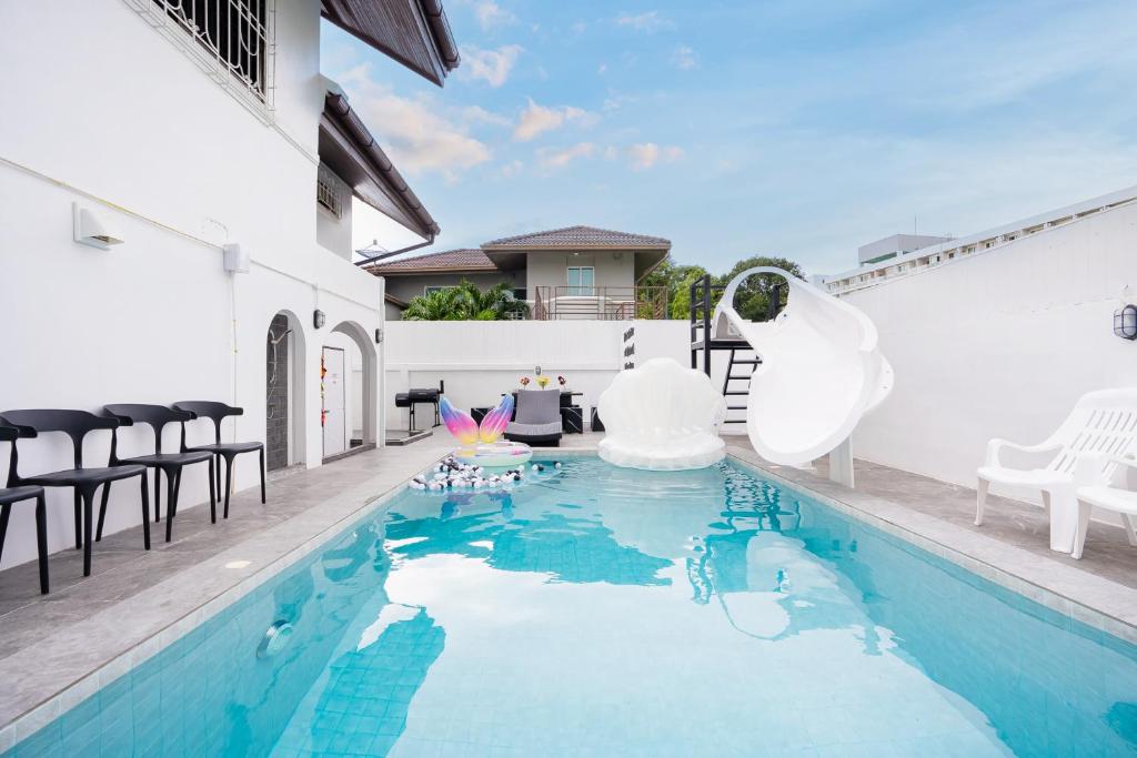 Your Story pool villa photo 2