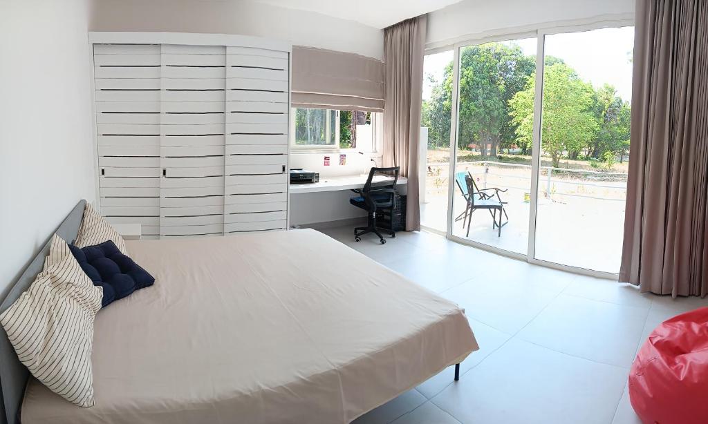 BANTAI White House — photo 1
